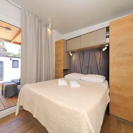 Prázdninový dům Mobile Homes In Camp Soline At Biograd, With Sand- And Pebble Beach Biograd Na Moru